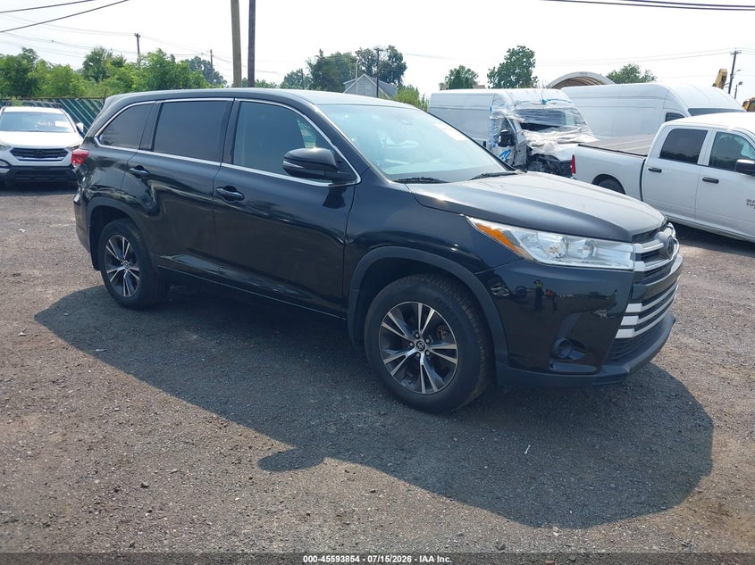 2018 Toyota Highlander VIN 5TDBZRFH2JS825908 IAAI salvage auction — FRONT END, Clear (New York), sold $3,350 on 2026-07-29 (photo 1)