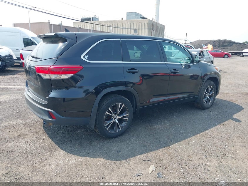 2018 Toyota Highlander VIN 5TDBZRFH2JS825908 IAAI salvage auction — FRONT END, Clear (New York), sold $3,350 on 2026-07-29 (photo 4)