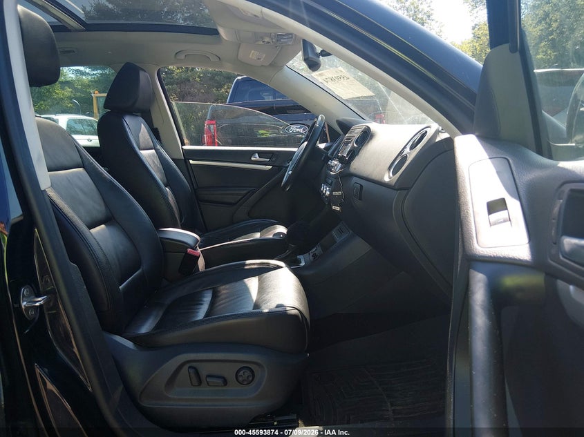 2013 Volkswagen Tiguan VIN WVGBV3AX8DW622495 IAAI salvage auction — NORMAL WEAR, Clear (Massachusetts), sold $375 on 2026-07-29 (photo 5)