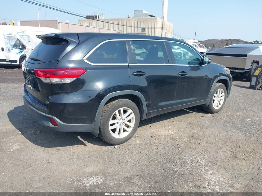 2017 Toyota Highlander VIN 5TDBZRFH1HS412050 IAAI salvage auction — RIGHT SIDE, Clear (New York), sold $5,525 on 2026-08-01 (photo 4)