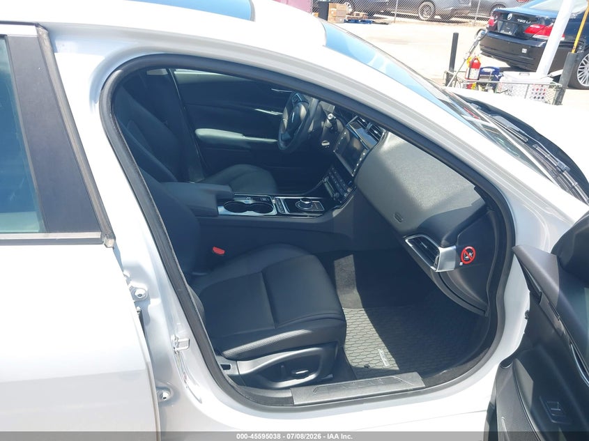 2017 Jaguar Xe VIN SAJAJ4BV0HA963750 IAAI salvage auction — NORMAL WEAR, Clear (Hawaii), sold $5,300 on 2026-07-14 (photo 5)
