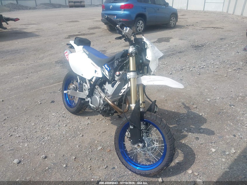 2019 Suzuki Dr-z VIN JS1SK44AXK2100301 IAAI salvage auction — RIGHT FRONT, Salvage (Pennsylvania), sold $1,200 on 2026-07-29 (photo 1)