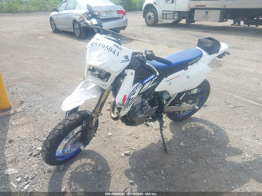 2019 Suzuki Dr-z VIN JS1SK44AXK2100301 IAAI salvage auction — RIGHT FRONT, Salvage (Pennsylvania), sold $1,200 on 2026-07-29 (photo 2)