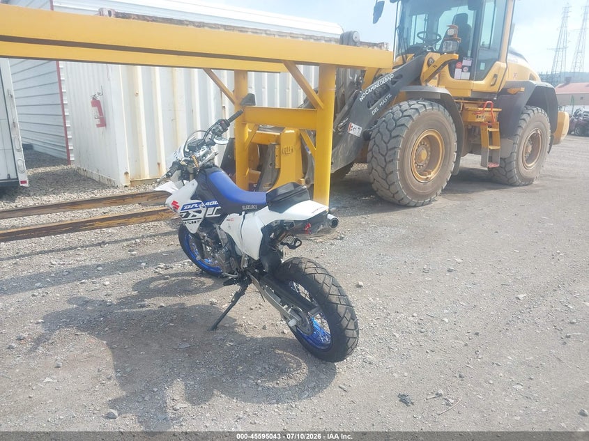 2019 Suzuki Dr-z VIN JS1SK44AXK2100301 IAAI salvage auction — RIGHT FRONT, Salvage (Pennsylvania), sold $1,200 on 2026-07-29 (photo 3)