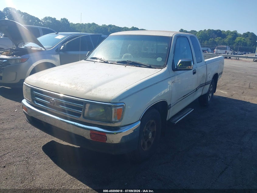 1997 Toyota T100 VIN JT4TN12D4V0028749 IAAI salvage auction — NORMAL WEAR, Salvage (North Carolina), sold $875 on 2026-07-16 (photo 2)