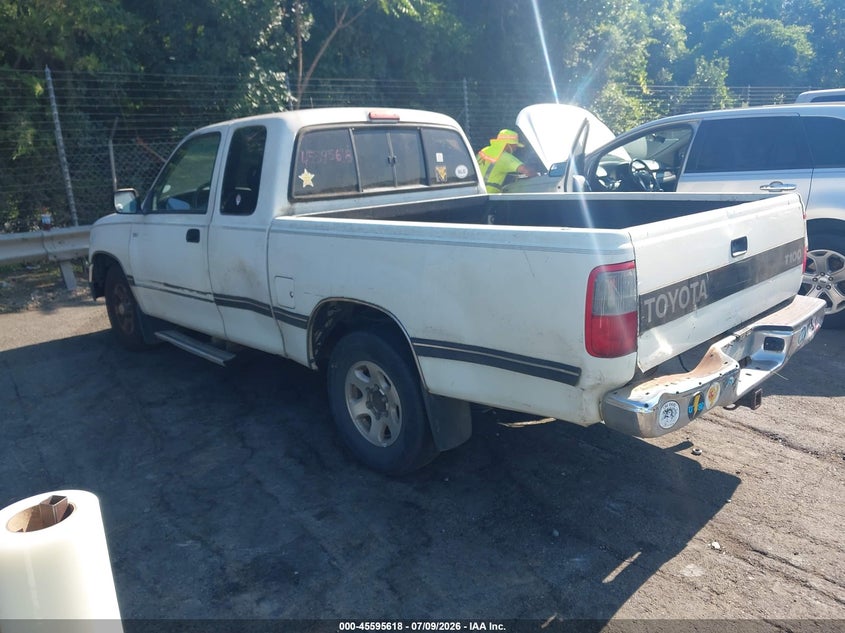 1997 Toyota T100 VIN JT4TN12D4V0028749 IAAI salvage auction — NORMAL WEAR, Salvage (North Carolina), sold $875 on 2026-07-16 (photo 3)