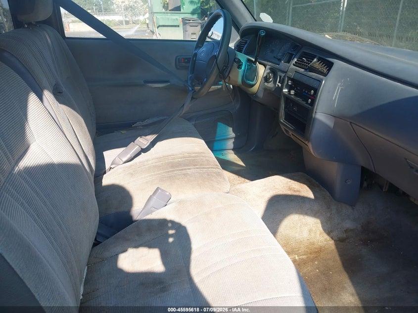 1997 Toyota T100 VIN JT4TN12D4V0028749 IAAI salvage auction — NORMAL WEAR, Salvage (North Carolina), sold $875 on 2026-07-16 (photo 5)