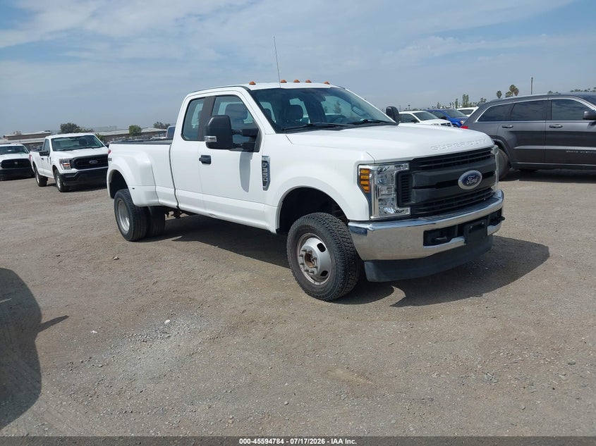 2018 Ford F-350 VIN 1FT8X3D68JEC84142 — IAAI salvage auction photo