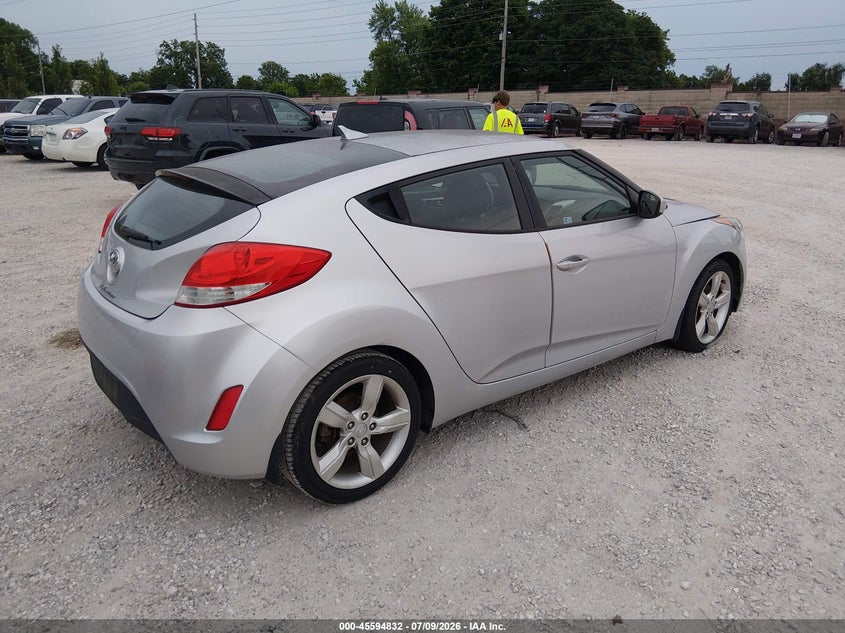 2015 Hyundai Veloster VIN KMHTC6AD4FU242957 IAAI salvage auction — NORMAL WEAR, Clear (Missouri), sold $600 on 2026-07-20 (photo 4)