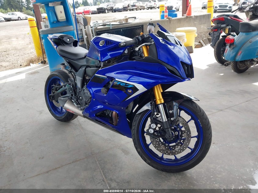 2025 Yamaha Yzf VIN JYARM38E0SA019542 IAAI salvage auction — RIGHT SIDE, Salvage Title, sold $3,000 on 2026-08-19 (photo 1)