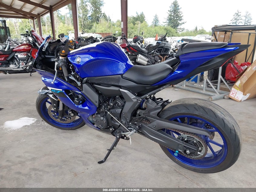 2025 Yamaha Yzf VIN JYARM38E0SA019542 IAAI salvage auction — RIGHT SIDE, Salvage Title, sold $3,000 on 2026-08-19 (photo 3)