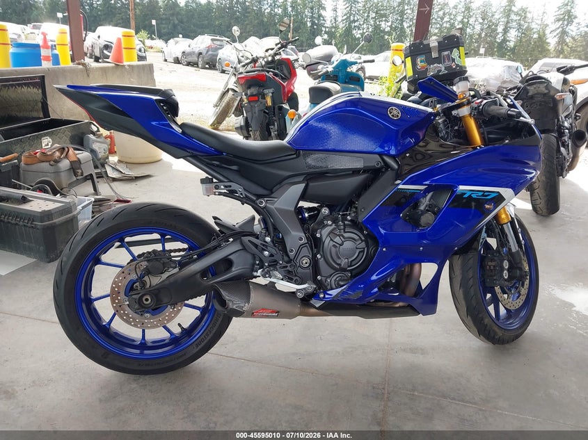 2025 Yamaha Yzf VIN JYARM38E0SA019542 IAAI salvage auction — RIGHT SIDE, Salvage Title, sold $3,000 on 2026-08-19 (photo 4)