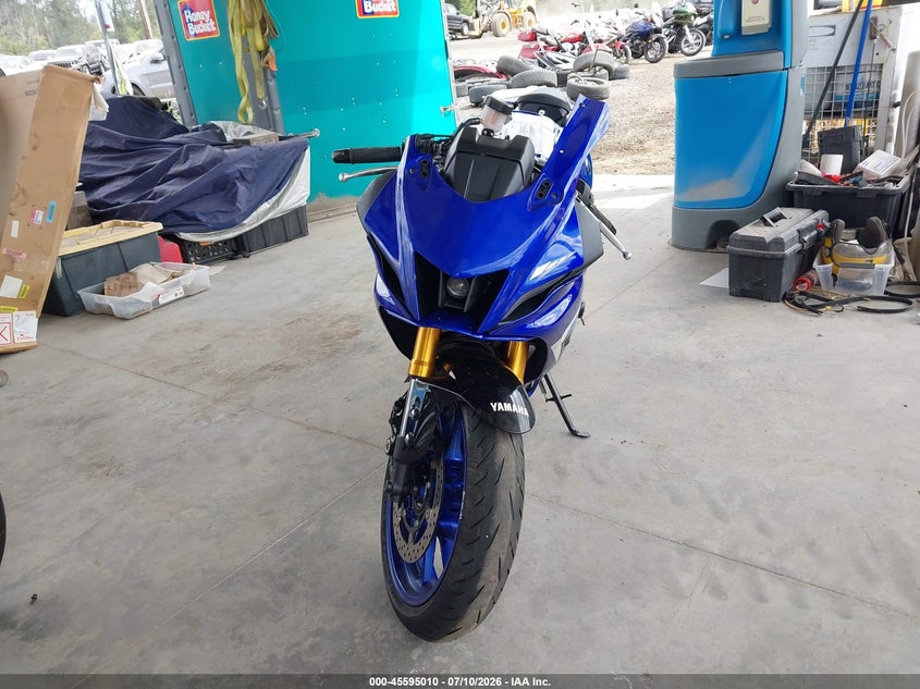 2025 Yamaha Yzf VIN JYARM38E0SA019542 IAAI salvage auction — RIGHT SIDE, Salvage Title, sold $3,000 on 2026-08-19 (photo 5)