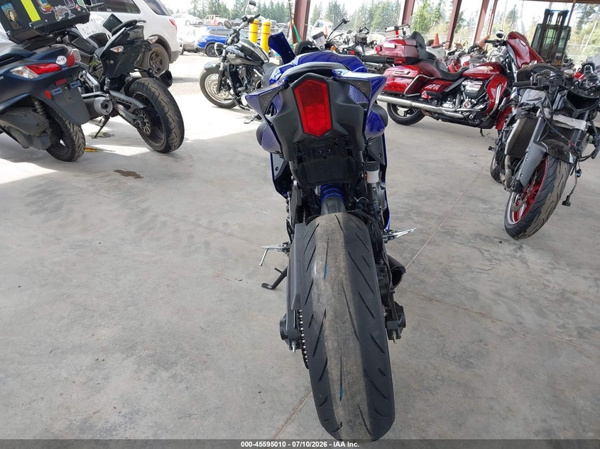 2025 Yamaha Yzf VIN JYARM38E0SA019542 IAAI salvage auction — RIGHT SIDE, Salvage Title, sold $3,000 on 2026-08-19 (photo 6)