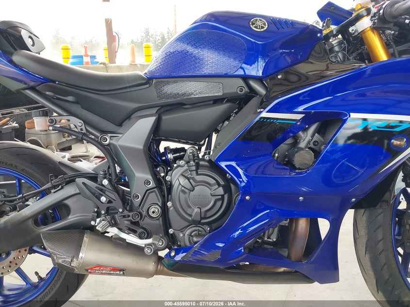 2025 Yamaha Yzf VIN JYARM38E0SA019542 IAAI salvage auction — RIGHT SIDE, Salvage Title, sold $3,000 on 2026-08-19 (photo 8)