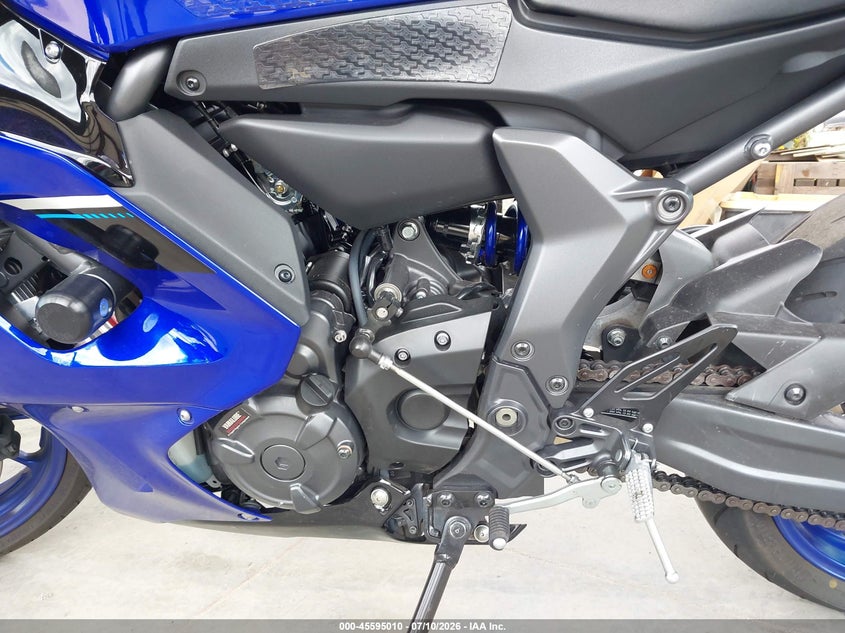 2025 Yamaha Yzf VIN JYARM38E0SA019542 IAAI salvage auction — RIGHT SIDE, Salvage Title, sold $3,000 on 2026-08-19 (photo 9)
