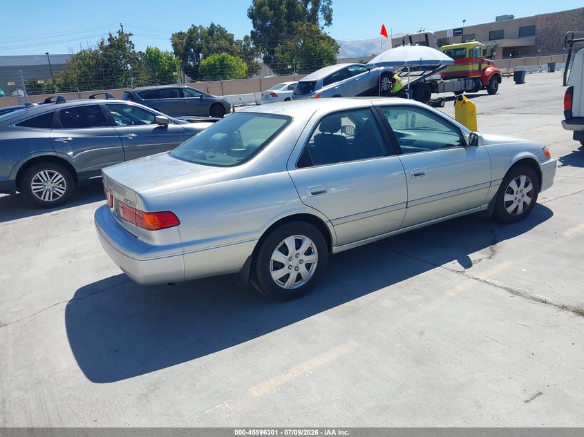 2000 Toyota Camry VIN JT2BG22K8Y0458162 IAAI salvage auction — NORMAL WEAR, Clear - Dealer Only (California), sold $275 on 2026-07-27 (photo 4)
