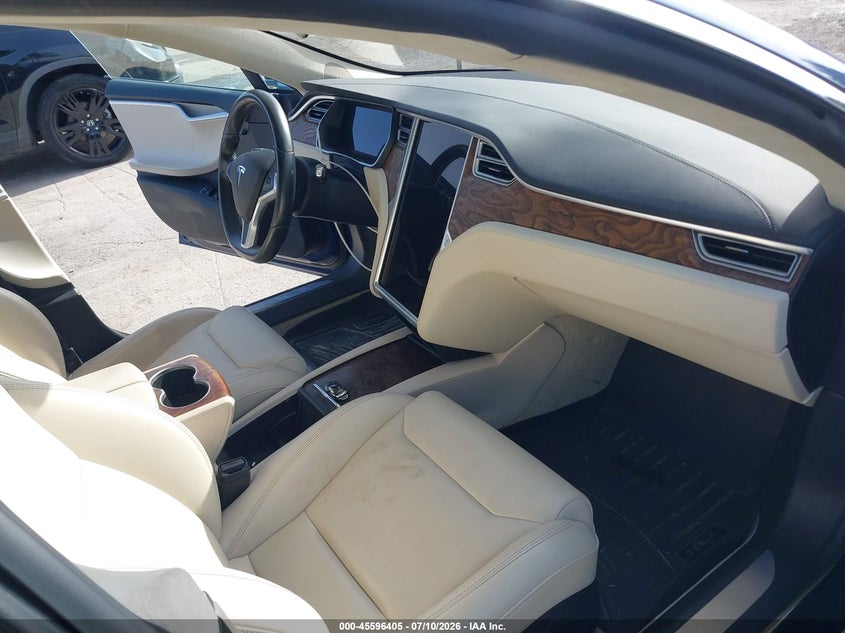 2018 Tesla Model s VIN 5YJSA1E22JF245245 IAAI salvage auction — NORMAL WEAR, Salvage (Florida), sold $3,250 on 2026-07-29 (photo 5)