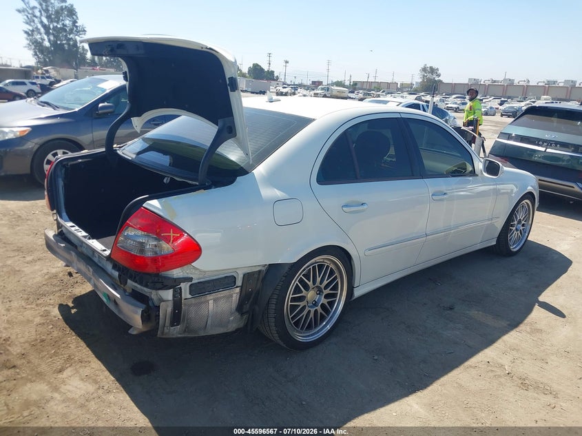 2007 Mercedes-benz E-klasse VIN WDBUF56X97B095818 IAAI salvage auction — REAR END, Salvage (California), sold $1,500 on 2026-07-22 (photo 4)