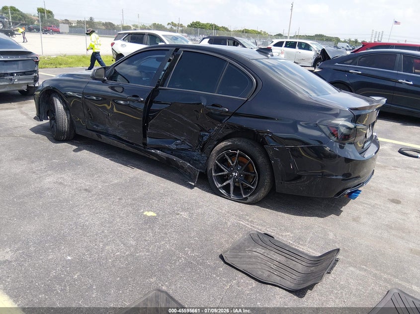 2012 BMW 3er VIN WBA3A5C58CF341384 IAAI salvage auction — LEFT & RIGHT, Salvage Title, sold $450 on 2026-08-20 (photo 3)
