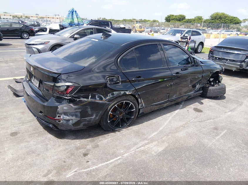 2012 BMW 3er VIN WBA3A5C58CF341384 IAAI salvage auction — LEFT & RIGHT, Salvage Title, sold $450 on 2026-08-20 (photo 4)