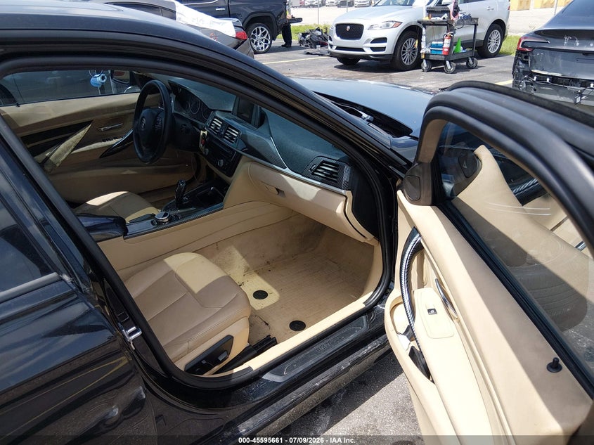 2012 BMW 3er VIN WBA3A5C58CF341384 IAAI salvage auction — LEFT & RIGHT, Salvage Title, sold $450 on 2026-08-20 (photo 5)