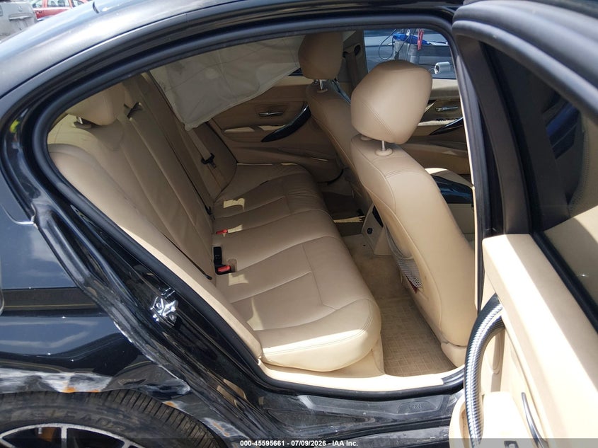 2012 BMW 3er VIN WBA3A5C58CF341384 IAAI salvage auction — LEFT & RIGHT, Salvage Title, sold $450 on 2026-08-20 (photo 8)