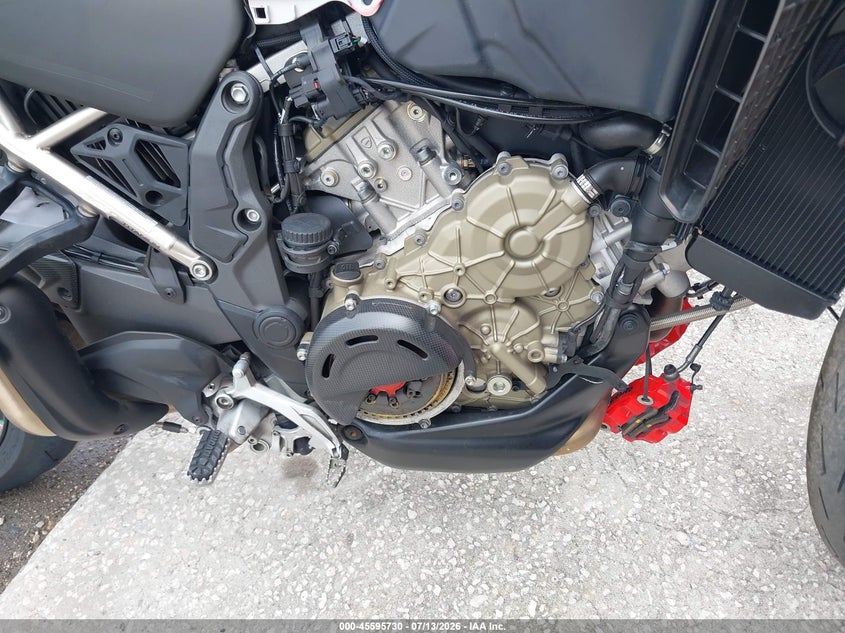 2024 Ducati Multistrada VIN ZDMAAL5W5RB000937 IAAI salvage auction — FRONT END, Salvage Title, sold $14,000 on 2026-08-25 (photo 8)
