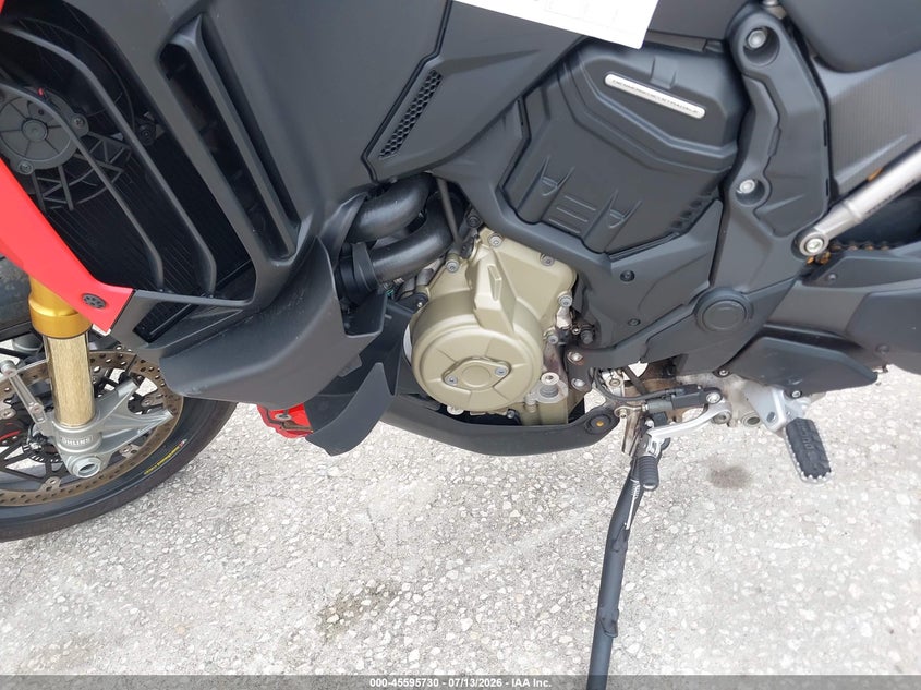 2024 Ducati Multistrada VIN ZDMAAL5W5RB000937 IAAI salvage auction — FRONT END, Salvage Title, sold $14,000 on 2026-08-25 (photo 9)