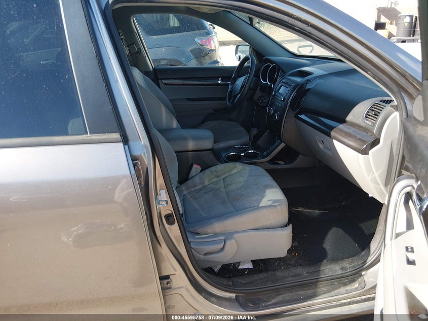 2012 Kia Sorento VIN 5XYKT3A1XCG300023 IAAI salvage auction — FRONT END, Salvage Title, sold $700 on 2026-07-23 (photo 5)