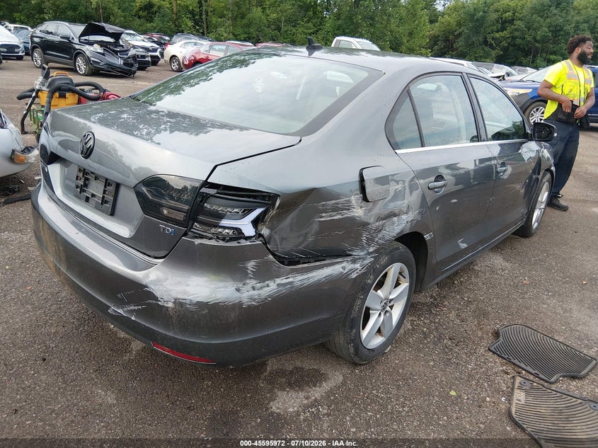 2013 Volkswagen Jetta VIN 3VW3L7AJ9DM443638 IAAI salvage auction — SIDE, Wait Title, sold $650 on 2026-09-02 (photo 4)