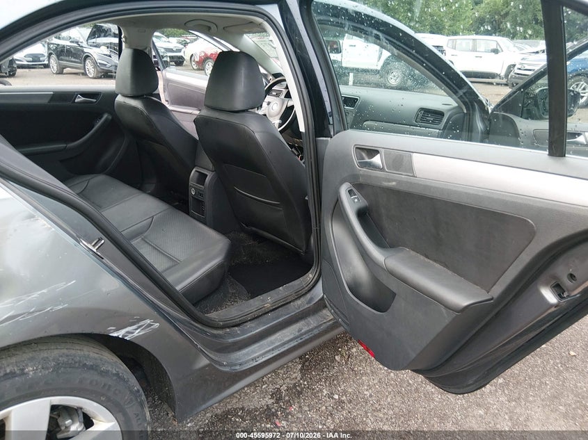 2013 Volkswagen Jetta VIN 3VW3L7AJ9DM443638 IAAI salvage auction — SIDE, Wait Title, sold $650 on 2026-09-02 (photo 8)