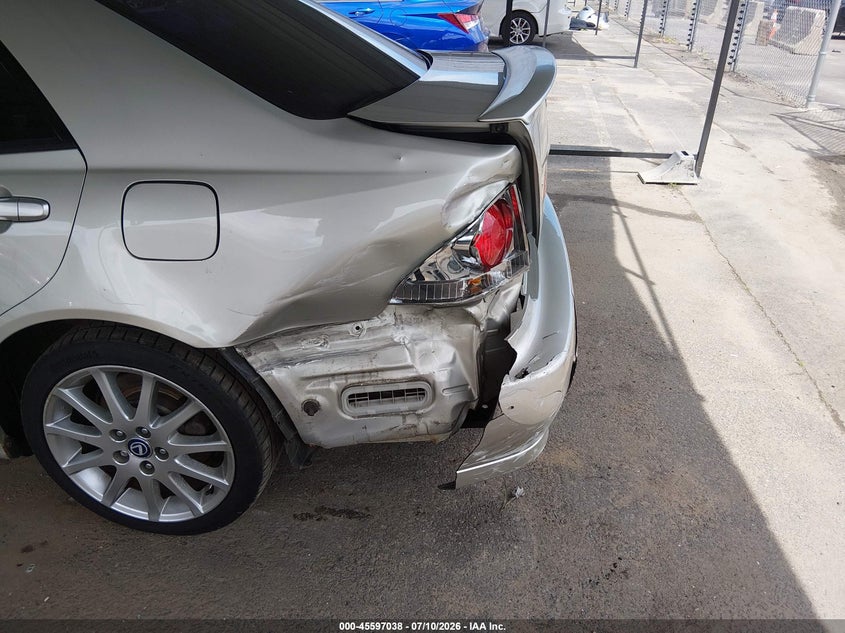 2004 Lexus Is 300 VIN JTHBD192040081366 IAAI salvage auction — FRONT & REAR, Salvage (Connecticut), sold $550 on 2026-07-30 (photo 6)