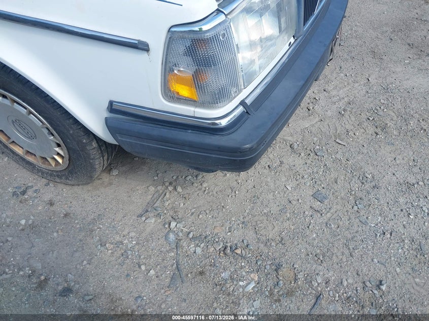 1991 Volvo 240 VIN YV1AA8852M1889863 IAAI salvage auction — NORMAL WEAR, Clear (Massachusetts), sold $25 on 2026-07-21 (photo 6)