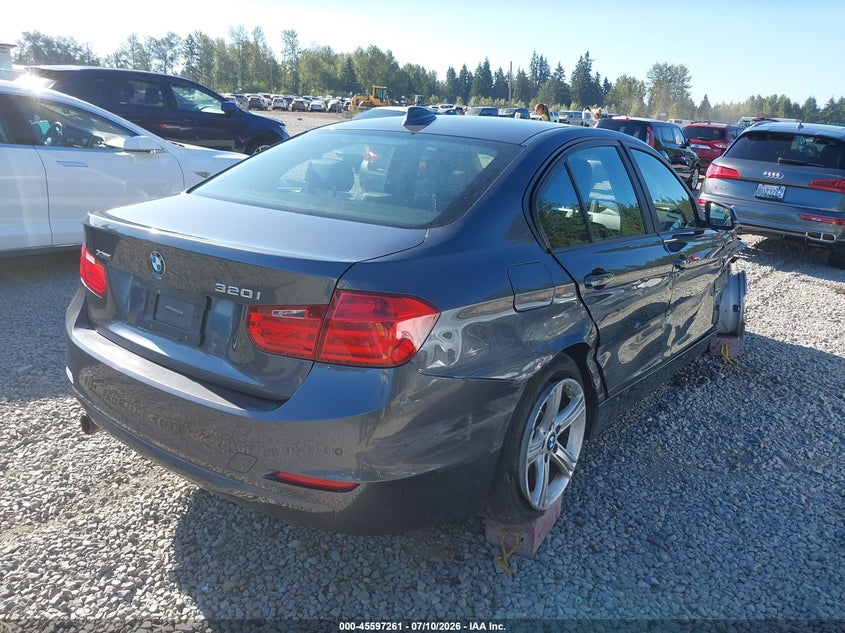 2015 BMW 3er VIN WBA3C3G50FNS76145 IAAI salvage auction — RIGHT SIDE, Salvage Title, sold $975 on 2026-08-19 (photo 4)
