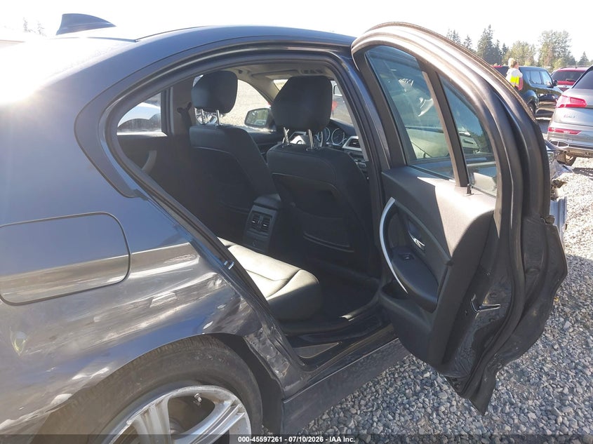 2015 BMW 3er VIN WBA3C3G50FNS76145 IAAI salvage auction — RIGHT SIDE, Salvage Title, sold $975 on 2026-08-19 (photo 8)