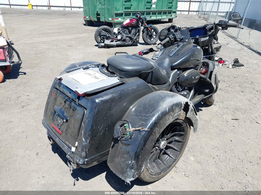 2025 Harley-davidson Tri glide ultra VIN 1HD1MAF17SB855248 IAAI salvage auction — FRONT & REAR, Wait Title, sold $9,750 on 2026-09-16 (photo 4)