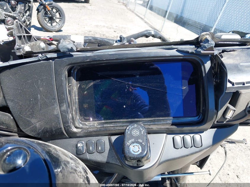 2025 Harley-davidson Tri glide ultra VIN 1HD1MAF17SB855248 IAAI salvage auction — FRONT & REAR, Wait Title, sold $9,750 on 2026-09-16 (photo 7)