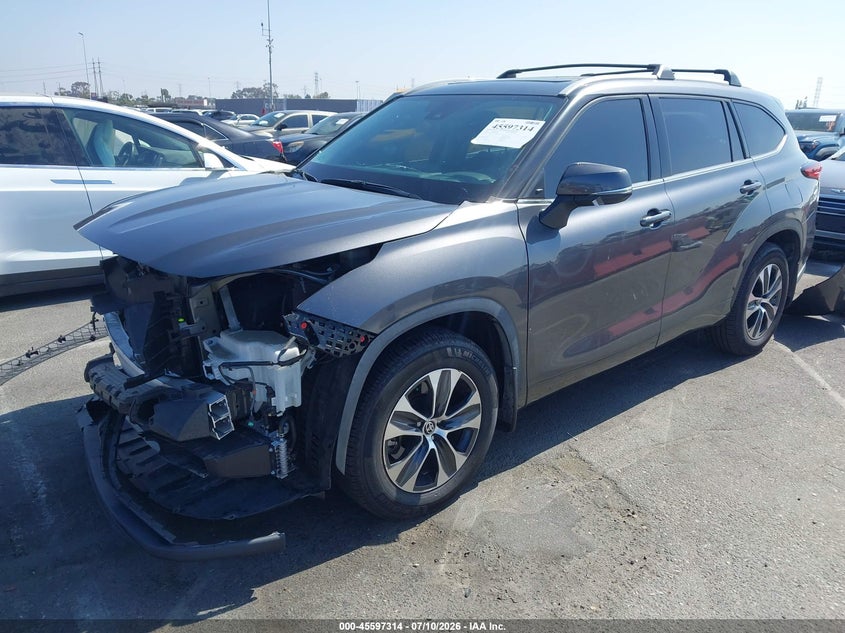 2022 Toyota Highlander VIN 5TDHZRAH5NS136484 IAAI salvage auction — FRONT END, Salvage (California), sold $13,200 on 2026-08-01 (photo 2)