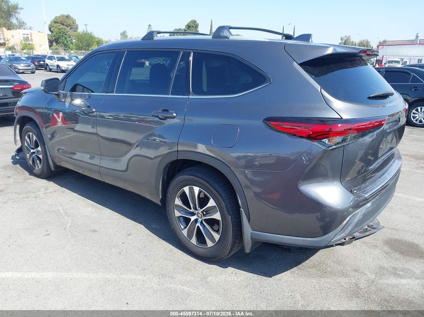 2022 Toyota Highlander VIN 5TDHZRAH5NS136484 IAAI salvage auction — FRONT END, Salvage (California), sold $13,200 on 2026-08-01 (photo 3)