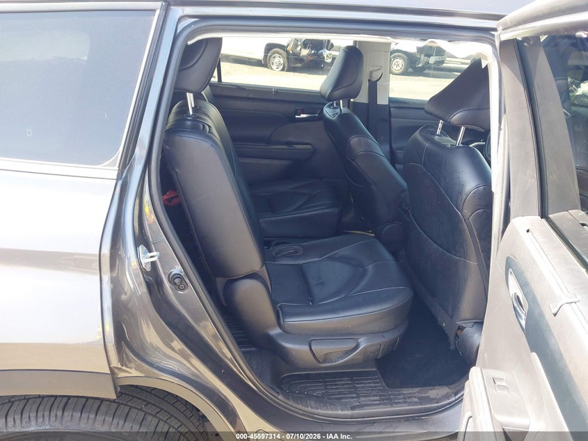 2022 Toyota Highlander VIN 5TDHZRAH5NS136484 IAAI salvage auction — FRONT END, Salvage (California), sold $13,200 on 2026-08-01 (photo 8)