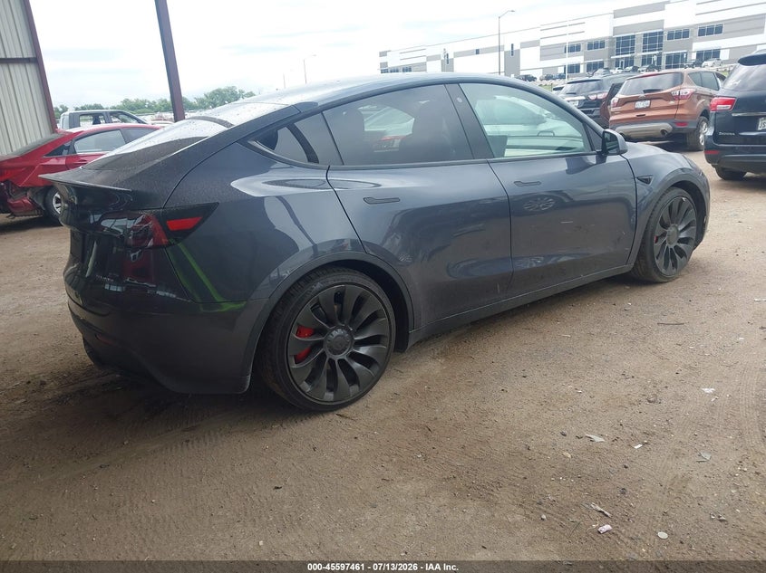 2020 Tesla Model y VIN 5YJYGDEF1LF025322 IAAI salvage auction — SIDE, Salvage Title, sold $8,050 on 2026-10-09 (photo 4)