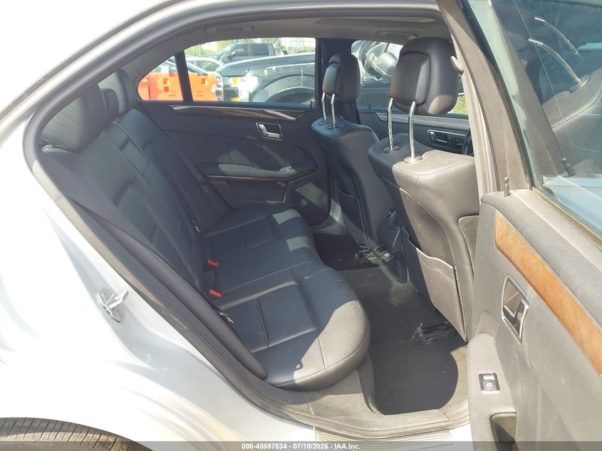 2010 Mercedes-benz E-class VIN WDDHF8HB4AA246427 IAAI salvage auction — NORMAL WEAR, Clear (Illinois), sold $1,150 on 2026-07-15 (photo 8)
