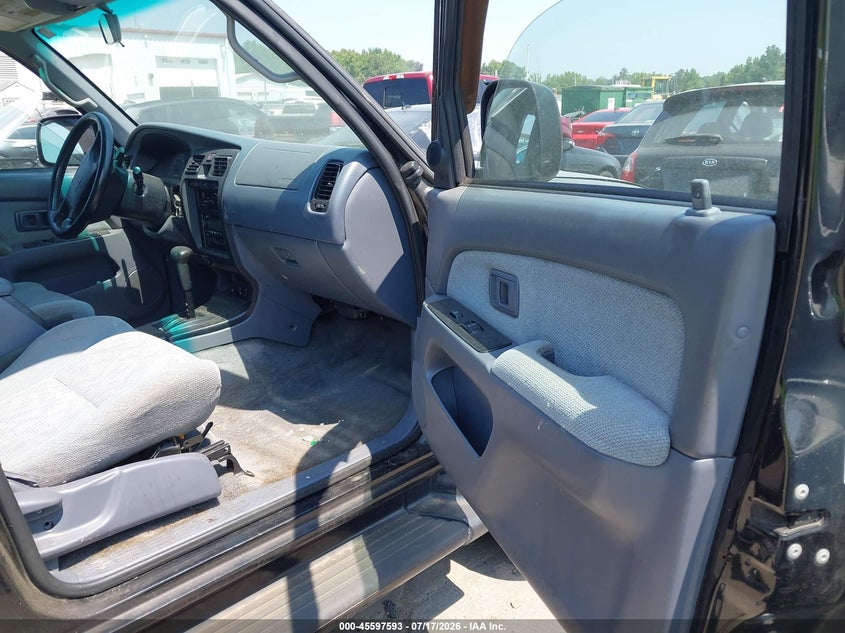 2000 Toyota 4runner VIN JT3GN86R3Y0167294 IAAI salvage auction — NORMAL WEAR, Clear-Dealer Only (North Carolina), sold $350 on 2026-07-29 (photo 5)