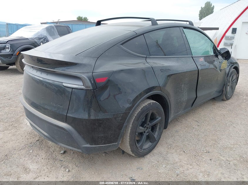 2026 Tesla Model y VIN 7SAYGDEE8TF628908 IAAI salvage auction — SIDE, Salvage Title, sold $29,500 on 2026-10-03 (photo 4)
