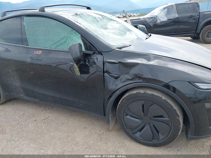 2026 Tesla Model y VIN 7SAYGDEE8TF628908 IAAI salvage auction — SIDE, Salvage Title, sold $29,500 on 2026-10-03 (photo 6)