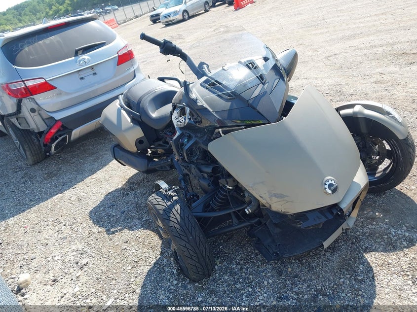 2021 Can-am/ brp Spyder VIN 2BXREDD49MV000076 IAAI salvage auction — SIDE, Salvage Title, sold $25 on 2026-08-21 (photo 1)