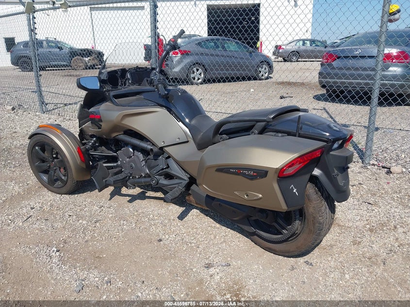 2021 Can-am/ brp Spyder VIN 2BXREDD49MV000076 IAAI salvage auction — SIDE, Salvage Title, sold $25 on 2026-08-21 (photo 3)