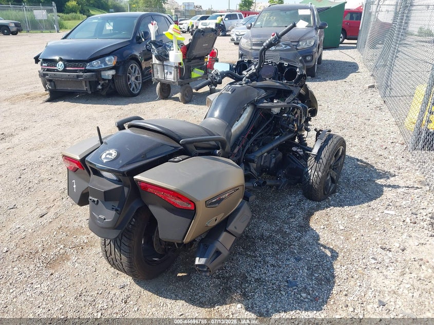 2021 Can-am/ brp Spyder VIN 2BXREDD49MV000076 IAAI salvage auction — SIDE, Salvage Title, sold $25 on 2026-08-21 (photo 4)
