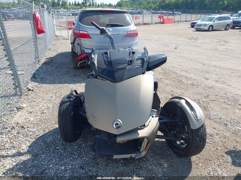2021 Can-am/ brp Spyder VIN 2BXREDD49MV000076 IAAI salvage auction — SIDE, Salvage Title, sold $25 on 2026-08-21 (photo 5)